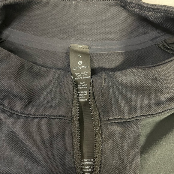 EUC Mens Black Lululemon Pullover Size Small - Picture 3 of 3